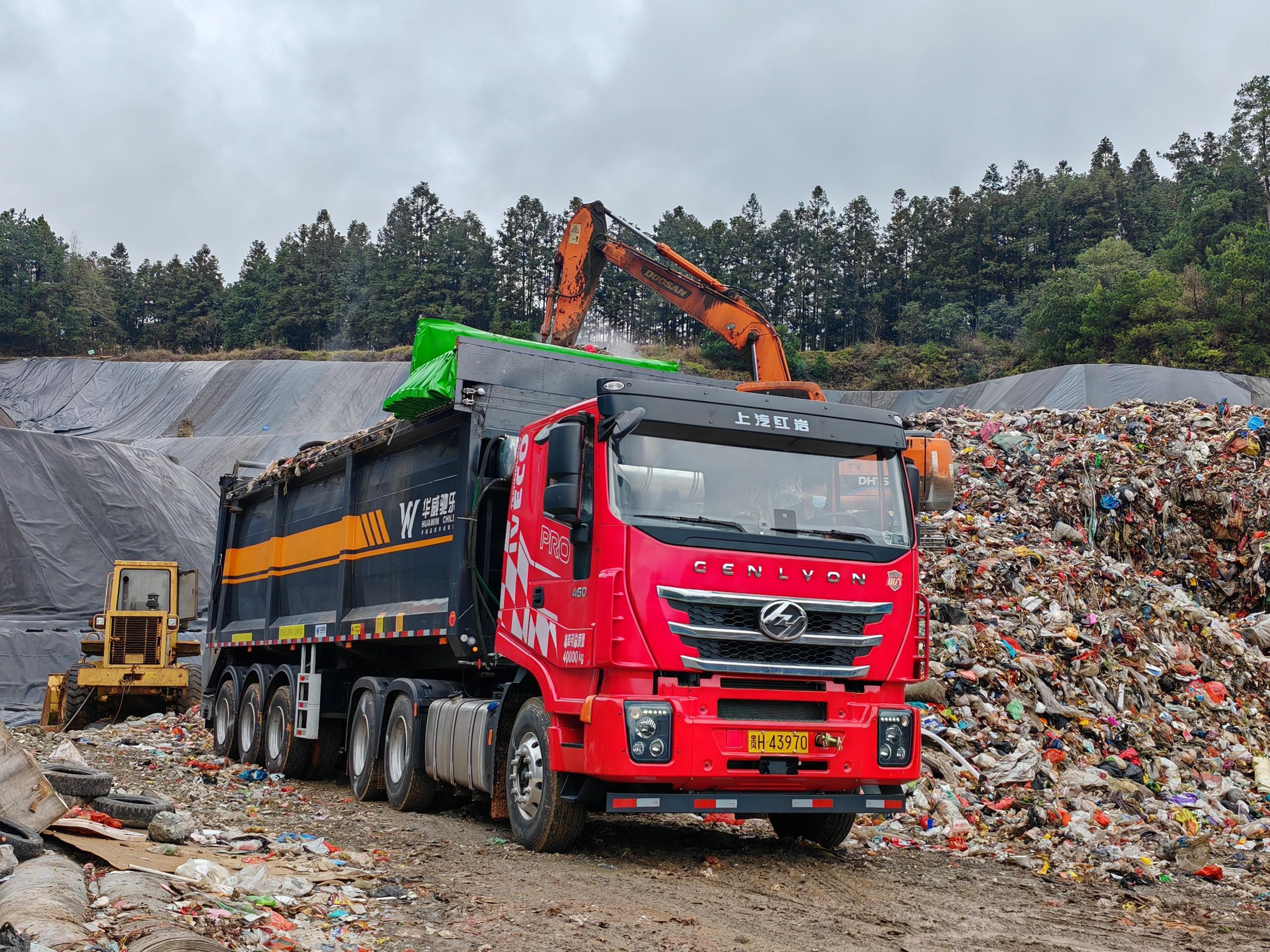 華威制造SGZ9400ZLJ垃圾轉(zhuǎn)運半掛車交付銅仁旺能環(huán)境集團